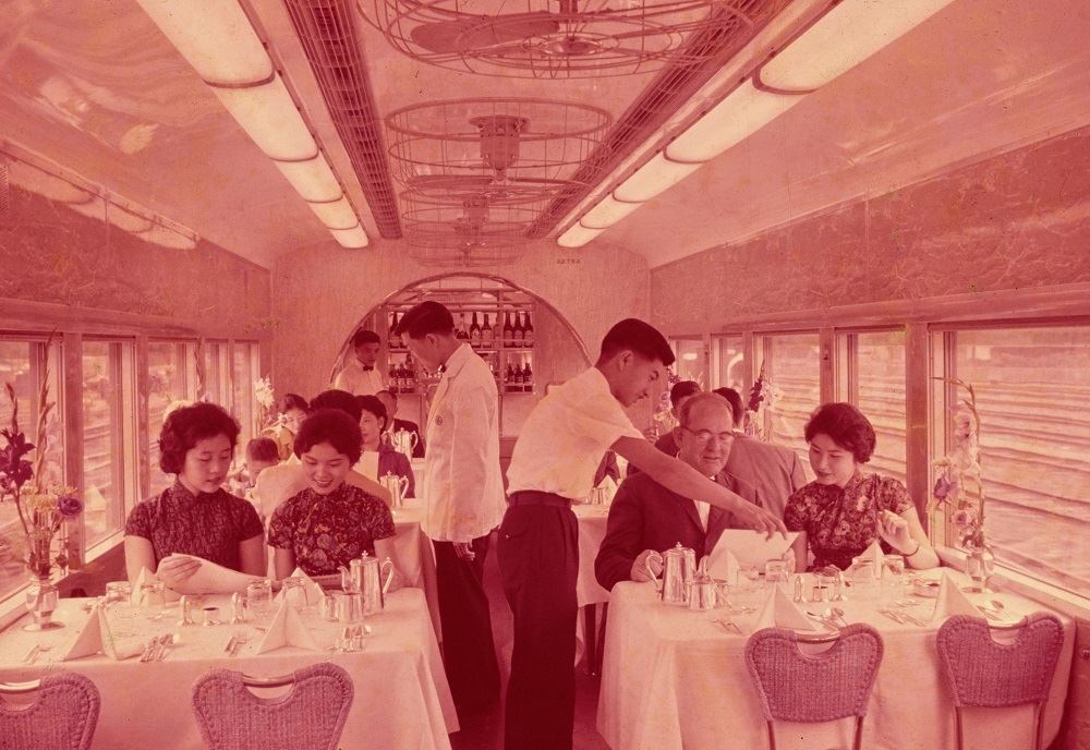 「観光号」の食堂車(台湾) 1961(昭和36)年