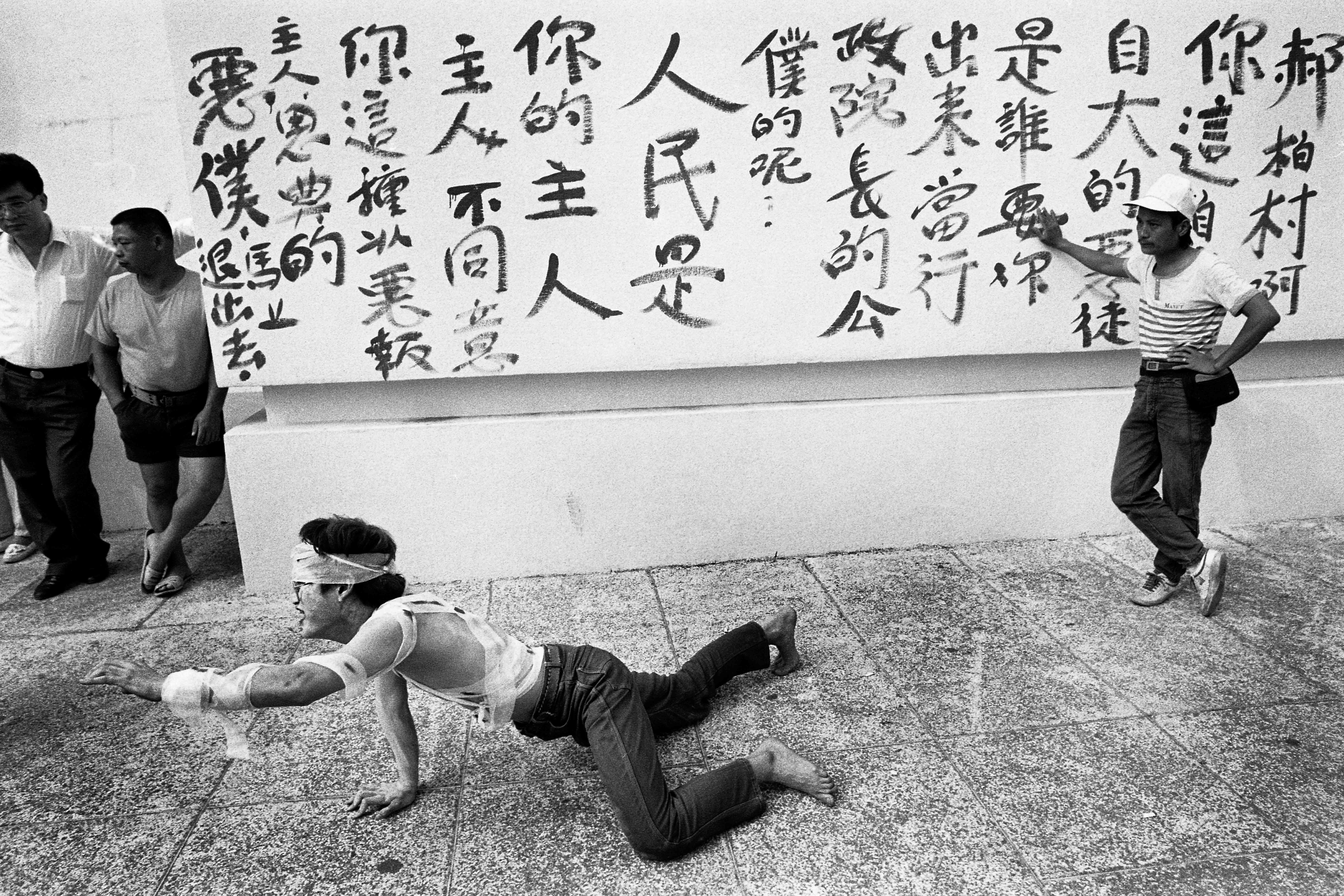 謝三泰写真展《街頭劇場、火燒島／流麻溝十五號》、10月3日より