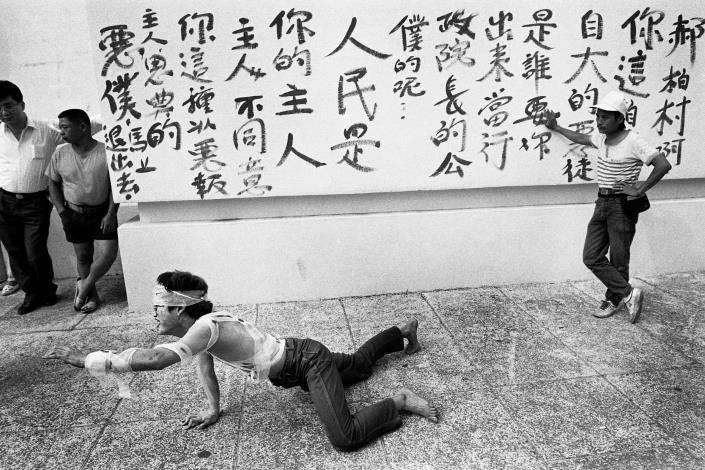 学生による反軍人干政座り込み 1990.05