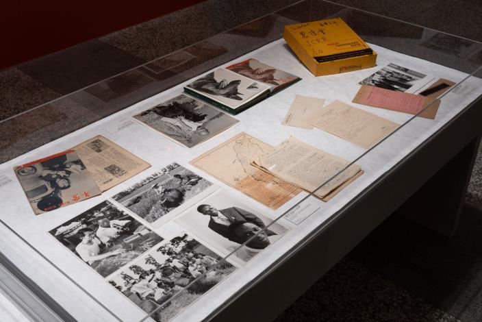 攝影家楊基炘1951年於「中國農村復興聯合委員會」任職，負責《豐年》雜誌編輯及攝影。其悉心保存積累出的豐厚影像檔案，配合珍貴的文獻檔案展出，映襯出創作者縮影時代樣貌的珍貴創作。