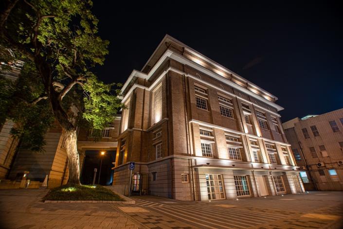 修復變身為臺南市中西區圖書館的市定古蹟「原臺南州會」，成為民眾親近的文資新亮點。