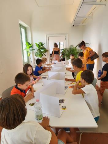 插畫家達姆兒童工作坊邀請20多位小朋友一同手作自己的插畫夢想屋（達姆提供）