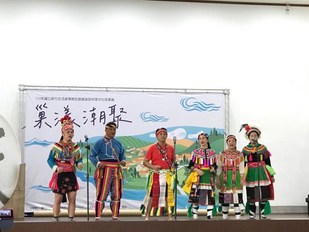 達邦文化藝術團帶來精彩的原住民表演。