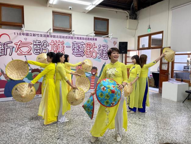 北區新住民藝文社造成果綻放新住民團隊展示越南舞蹈