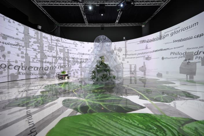 2023_U-108_SPACE展演創作計畫〈串流群落：溫室中的溫室〉展覽現場，國立臺灣美術館提供。攝影：ANPIS_FOTO_王世邦