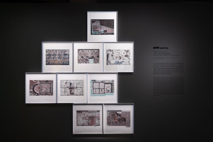 張志達本次展出作品《未竟之事》系列〈建築篇第二號〉，以空拍視角及嵌入平面處理工地場景。表達不論平面與三維視角如何組構，建築及影像始終如回憶般，處於未竟狀態。