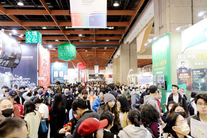 「2024台北國際書展_」今（25）日最後一日，吸引大批民眾入場，現場人山人海。