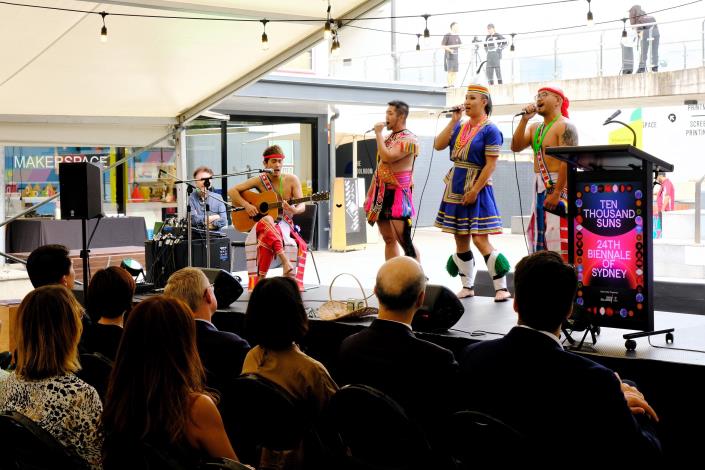 第24屆雪梨雙年展開幕週臺灣焦點活動，4位阿美族族人（左起） Cawan、Asau、Panay、Gulas獻唱部落古調。（李政諺攝）