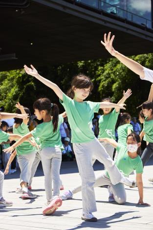 臺文基地首度與雲門舞集舞蹈教室聯名，推出「動起來讀」系列活動。（照片提供／雲門舞集舞蹈教室）