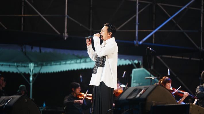 楊大正演唱《完美落地》，在時值奧運年之際，重溫臺灣之光選手們帶給我們的感動。（國立臺灣交響樂團提供）