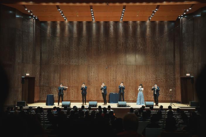 天狼星樂團將為柏林口琴節演出臺灣作曲家李壽全創作的《一樣的月光》，讓聽眾感受臺灣人的共同記憶。