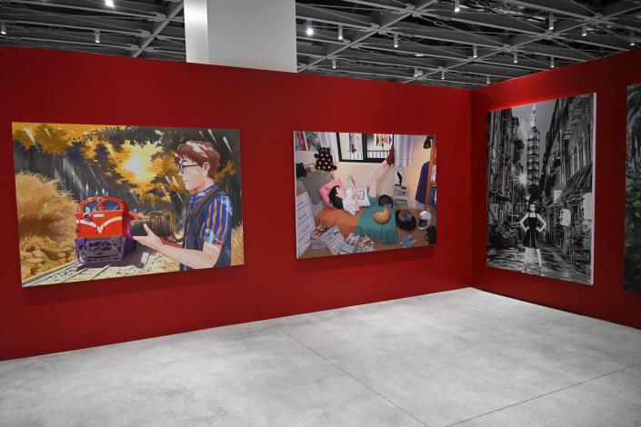 （左起）簡嘉誠、韋蘺若明及常勝特別為本次展覽所繪製之作品