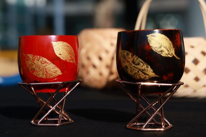 「工藝體驗」為展現臺灣工藝的多元樣貌，在工藝師的指導下製作屬於自己的作品，與工藝直接對話，感受工藝魅力
