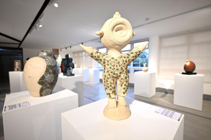 由國立臺灣工藝研究發展中心策辦之《藝啟十方—工藝地圖上的繁星》展覽，即日起於該中心臺北當代工藝設計分館展出。