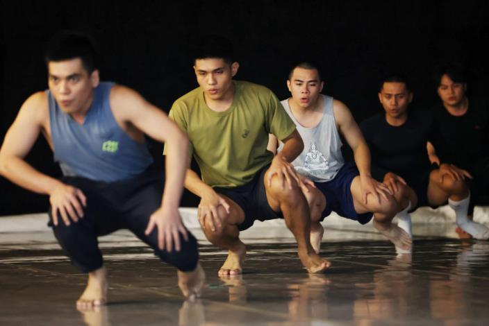 布拉瑞揚舞團現場演出拿下第17屆台新藝術獎年度大獎的作品《路吶LUNA》片段。