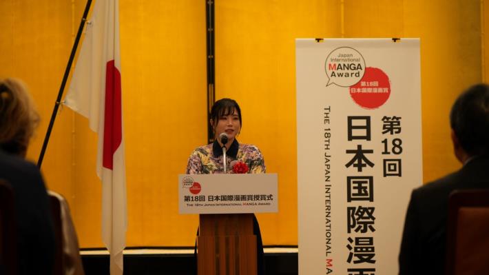 漫畫家左萱發表得獎感言（台灣文化中心提供）