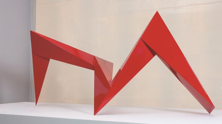史博館「穿越世代－李再鈐個展」展出李再鈐雕塑作品《低限的無限》