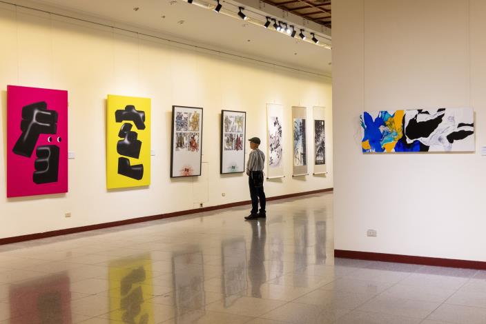 「維度綻放－2025台灣美術院年度大展」展出作品包含油畫、水彩、水墨、膠彩、設計等各種媒材創作，呈現豐美的視覺饗宴。
