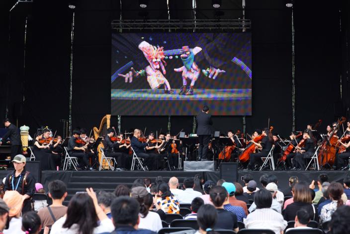 開幕演出《狗汪汪與神奇玩具屋》，由國家青年交響樂團與無獨有偶工作室劇團等邀請大小朋友讓想像力飛翔，一同踏上一段奇妙旅程。