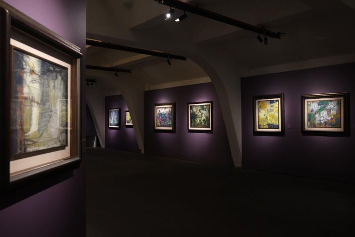 「玩色‧巧師：臺灣戰後第一代女性藝術家鍾桂英」展覽作品依年代歸類，以青春逐光（70年代）、恣意用情（80年代）、清歡有愛（90年代）為三大主軸經線。