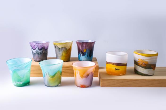 國立歷史博物館與臺灣玻璃工藝品牌「紅琉璃 」合作，運用史博館重要典藏：馬白水《太魯閣之美》、常玉《荷花》與《馬》的靈感設計琉璃器物。