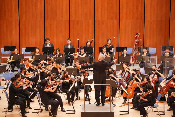 霍內克再度攜手國臺交，演繹貝多芬、莫札特及比才等經典曲目。(照片攝於2024年5月25日雲林表演廳)