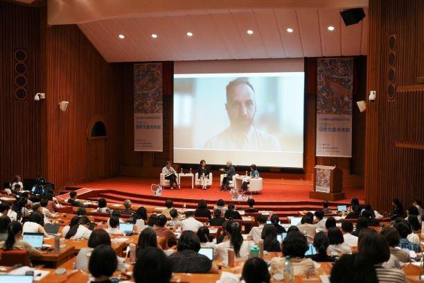 2025國際兒童博物館交流論壇以「遊戲探索」主題拉開序幕，邀請法國科學工業城展覽總監拉斐爾・夏奈（Raphaël Chanay）線上與會，日本東京玩具美術館部長石井今日子進行專題分享。