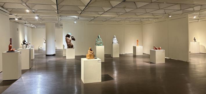 本次展覽的作品空間佈置以具象、造型到媒材自身進行空間規劃，分三大主題漸次展示