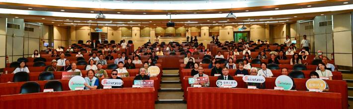 國立臺灣工藝研究發展中心今(8)日舉辦2025國際工藝論壇暨研討會，透過分享來自多國的工藝文化，深入探討剖析工藝與生活之間的連結，引領與會者認識工藝技藝的精湛，感受工藝創作者對生活細節的細膩觀察與長年投入，實踐一種簡單而充滿智慧的生活美學。