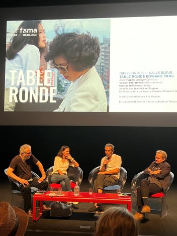 論壇現場(左起)影評Jean-Michel Frodon、演員Virginie Ledoyen、影評Nicolas Thévenin、經典片發行商Carlotta Films負責人Vincent Paul-Boncour (巴文中心提供)
