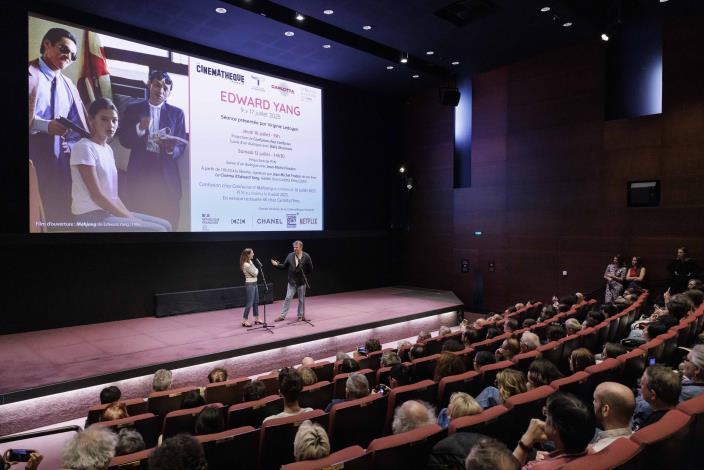 楊德昌回顧展開幕片《麻將 4K數位修復版》女主角Virginie Ledoyen及法國國家電影資料館館長Frédéric Bonnaud映前簡介2 ©cinemathequefr ; ©Thierry Stefanopoulos (1)