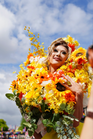 妮妃雅以婚禮捧花造型驚豔全場 (2)(@PeiiLu)