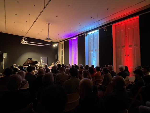 羅妍婷四重奏巴黎Jazzycolors爵士音樂節滿座觀眾參與