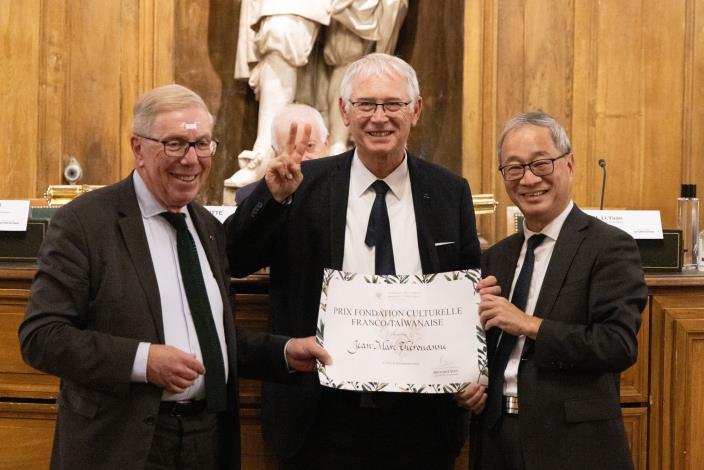 第28屆「臺法文化獎」得主尚馬克．鐵胡萬（Jean-Marc Therouanne），法蘭西學院人文政治科學院終身秘書史蒂恩（Bernard Stirn）及文化部長李遠