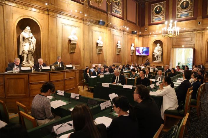 文化部長李遠、法蘭西學院人文政治科學院年度主席皮特（Jean-Robert Pitte）及終身秘書史蒂恩（Bernard Stirn）代表臺法雙方主持頒獎典禮。