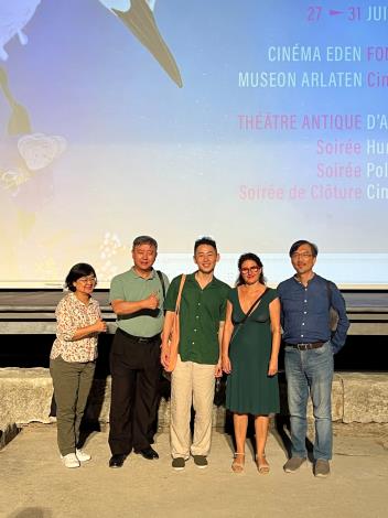 駐普羅旺斯辦事處沈真宏處長伉儷、謝文明導演、影展總監Maud Calmé與巴文中心陳宏星主任合影 (1)