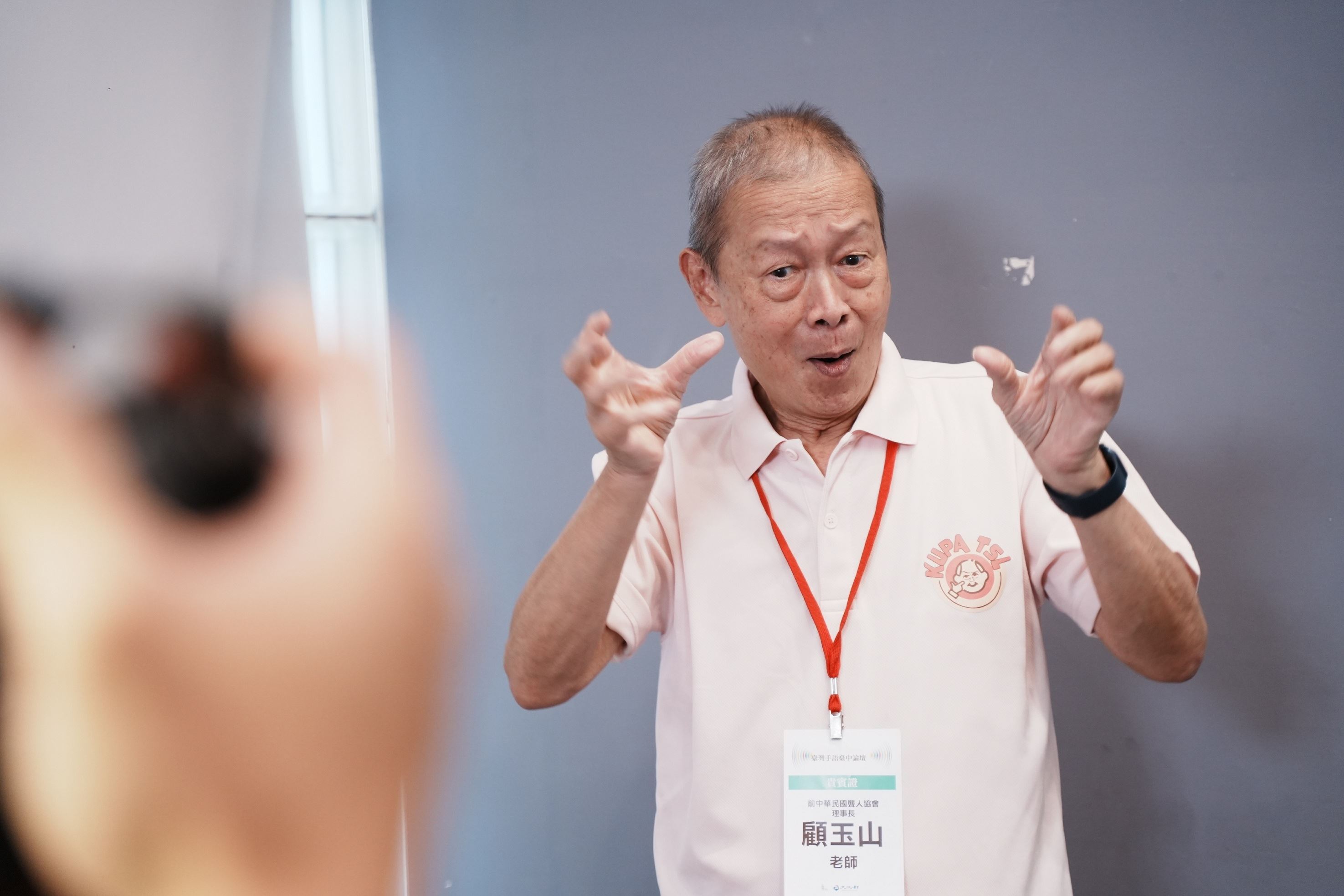 update1 sign language