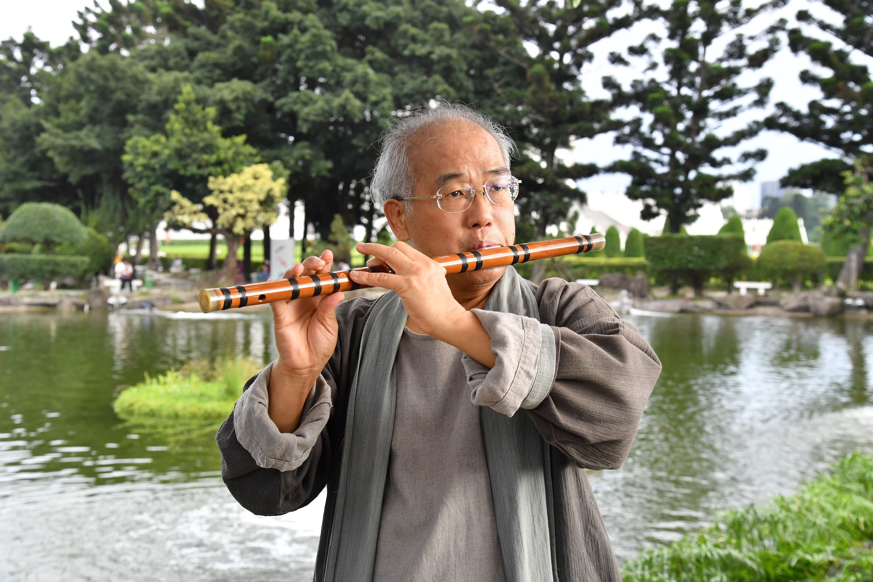 feature1 flutist