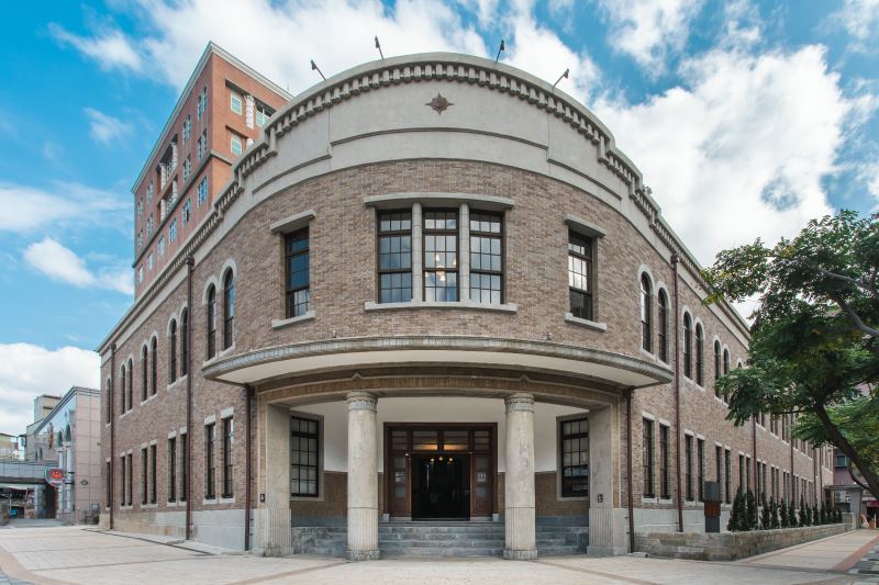feature2 museum