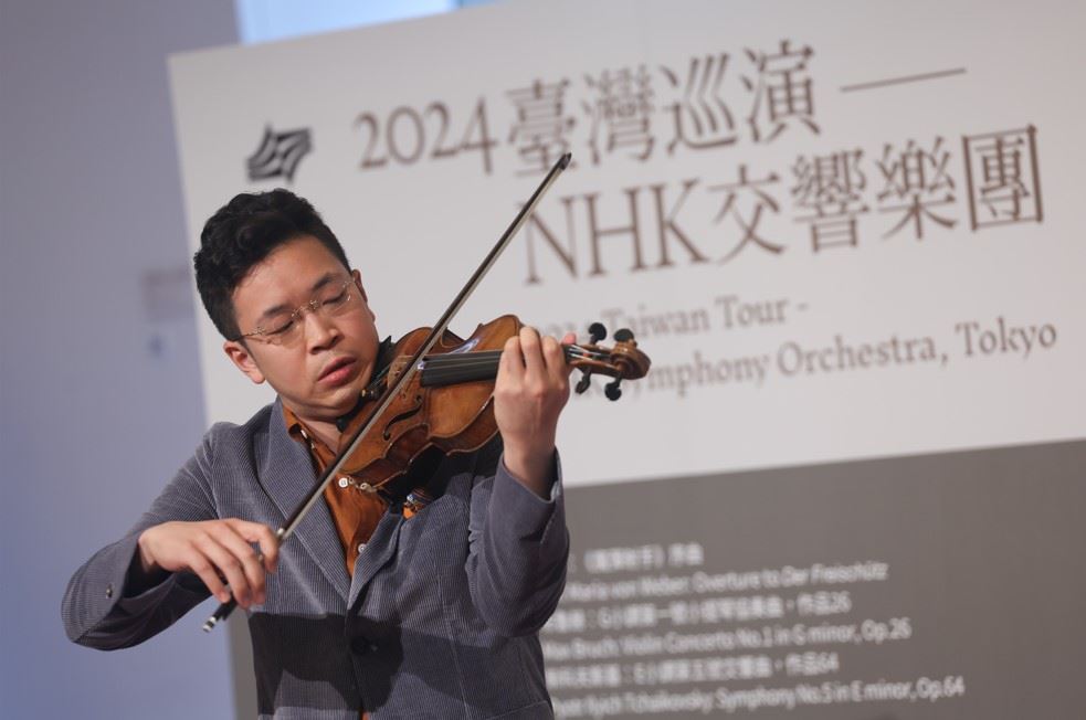 feature1 violinist