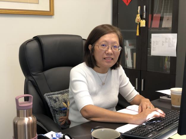Yang Ting-chen, the Director of the Department of Humanities and Publications
