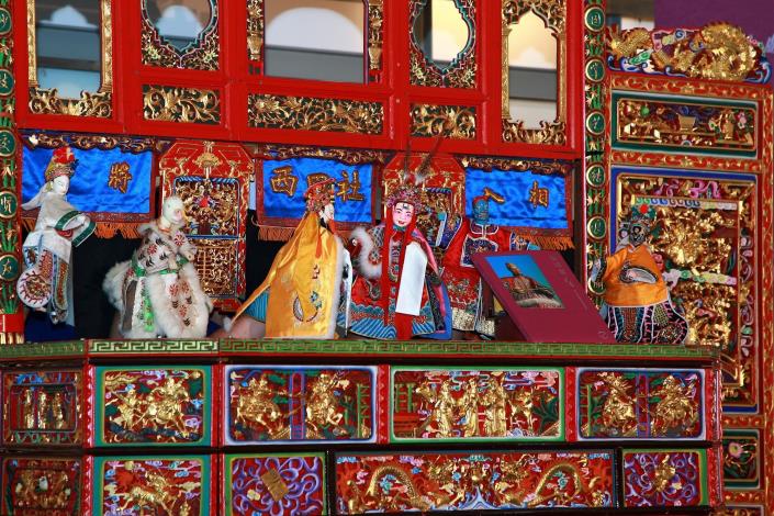 Performances by traditional puppet theater troupes