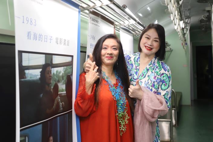 Actress Lu Hsiao-fen (right) and singer Christine Hsu (left)