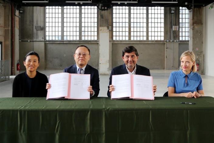 The signing of memorandums of understanding (MOU) between the Taiwan Cultural Center and Fondation Fiminco