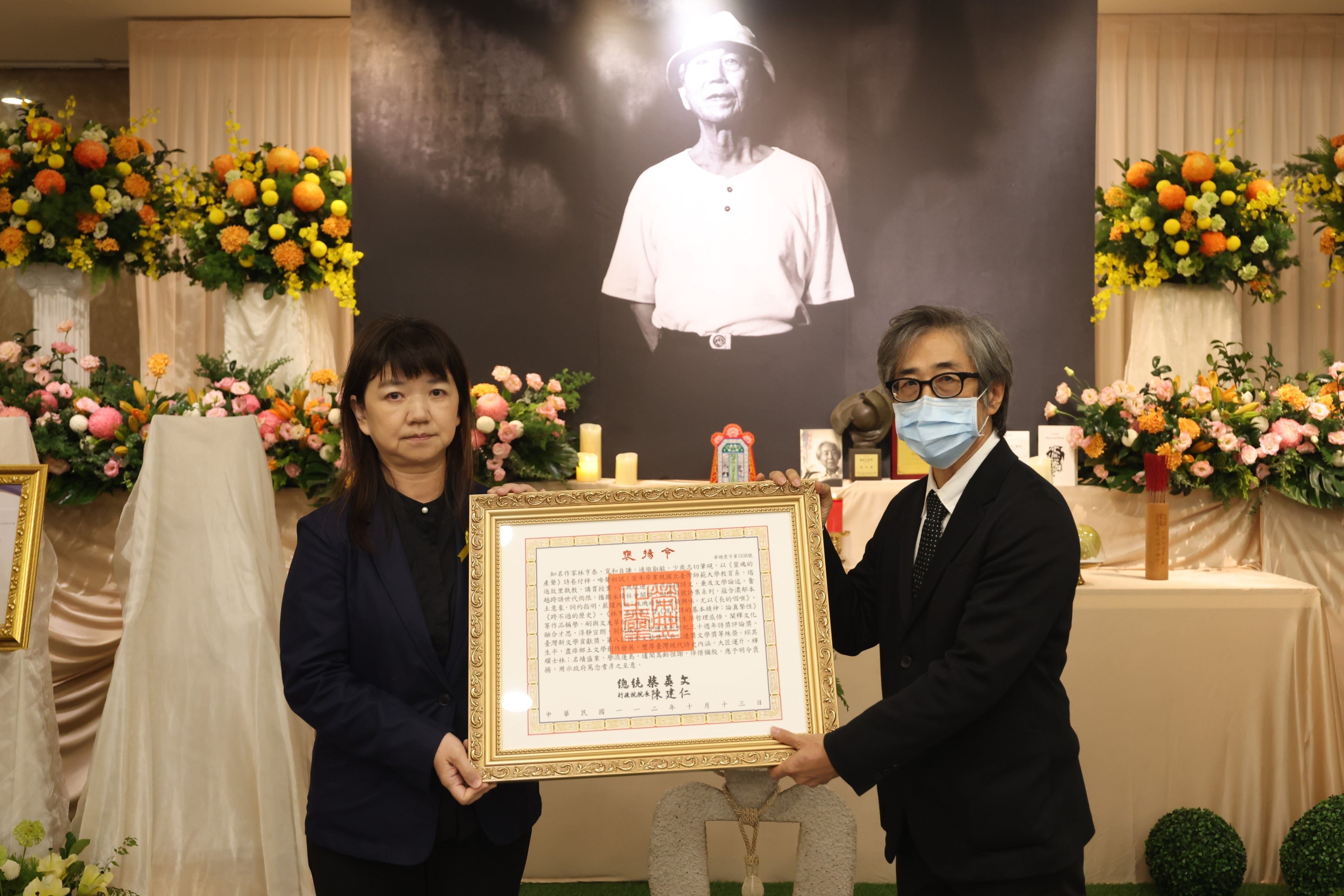 Deputy Minister of Culture Lee Ching-hwi attended the memorial service and presented the presidential citation to Lin’s son Lin Yu-pin.