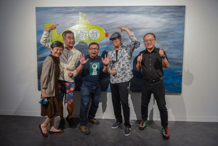 Cartoonist Loic Hsiao (second from right)