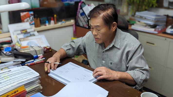 Director Lim Bun-kim of the Avanguard Publishing House