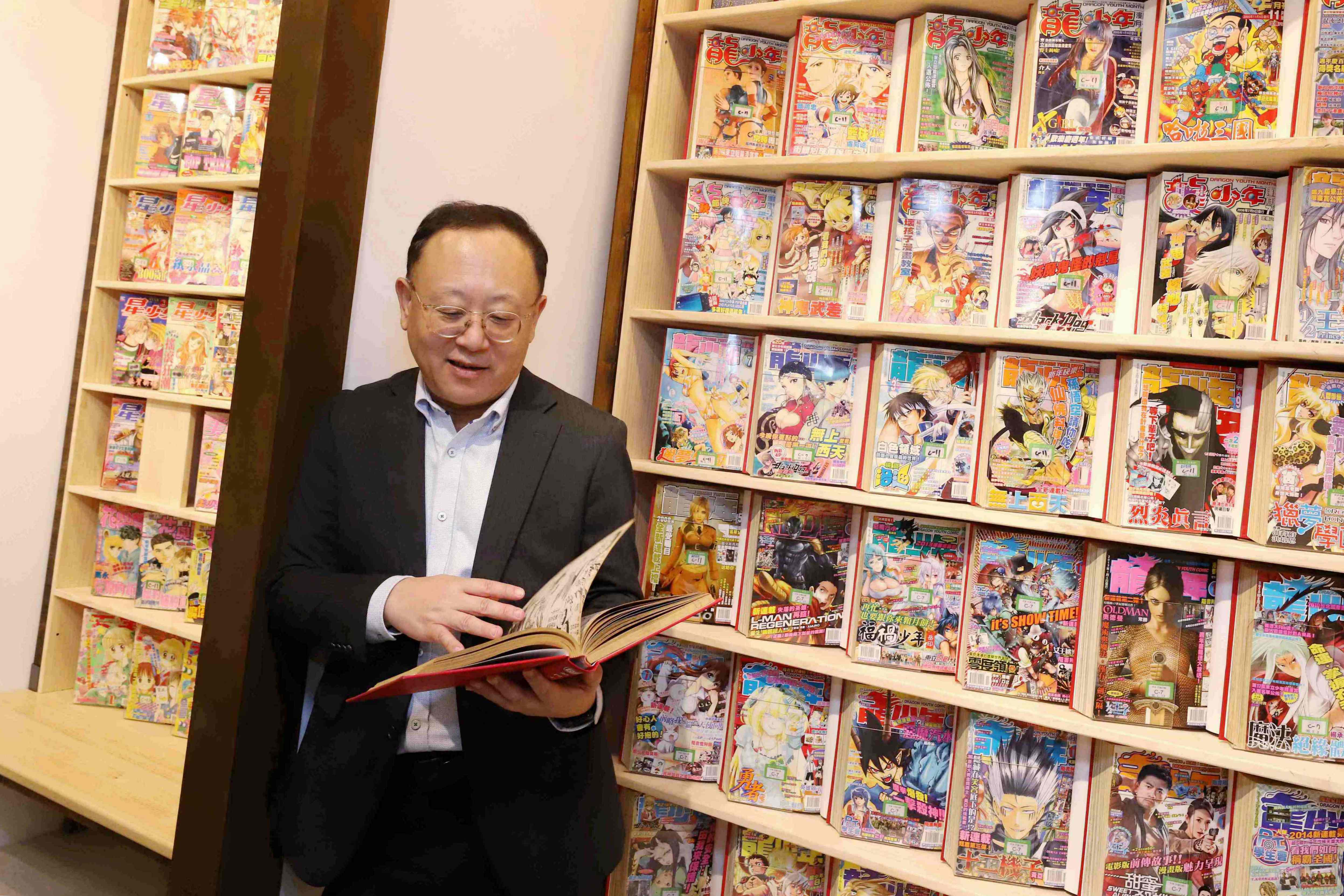 Culture Minister Shih Che at National Comic Museum