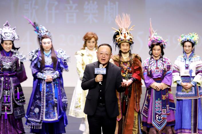 Culture Minister Shih Che 