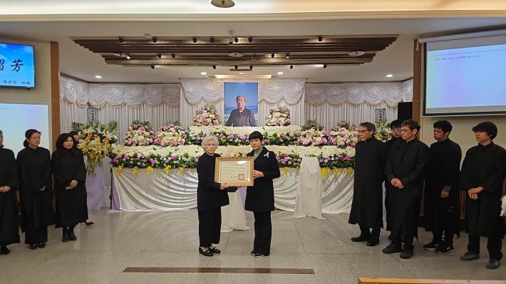 MOC honors late theater scholar Hu Yao-heng